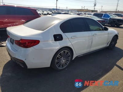 Trzecie zdjęcie samochodu z tyłu: 2019 BMW 530E VIN:WBAJA9C56KB399367 - miniatura