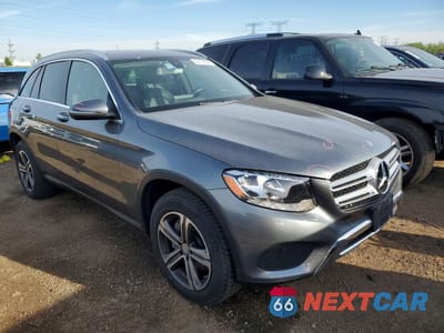 Czwarte zdjęcie samochodu z boku: 2016 MERCEDES-BENZ GLC 300 4MATIC VIN:WDC0G4KB7GF067651 - miniatura