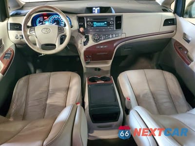 Zdjęcie 8 z 13 samochodu: 2011 TOYOTA SIENNA XLE 8-PASSENGER VIN:5TDYK3DC5BS043512 - miniatura