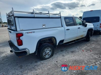Trzecie zdjęcie samochodu z tyłu: 2021 CHEVROLET SILVERADO K2500 HEAVY DUTY VIN:1GC4YLE70MF216838 - miniatura