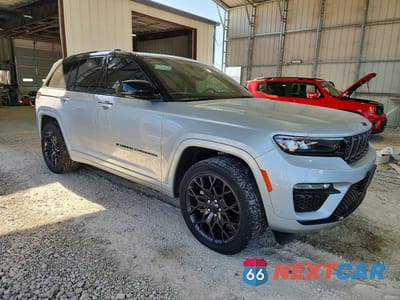 Czwarte zdjęcie samochodu z boku: 2024 JEEP GRAND CHEROKEE SUMMIT VIN:1C4RJHEG6R8626434 - miniatura