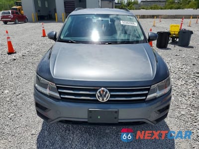 Piąte zdjęcie samochodu w środku: 2019 VOLKSWAGEN TIGUAN S VIN:3VV1B7AX1KM145942 - miniatura