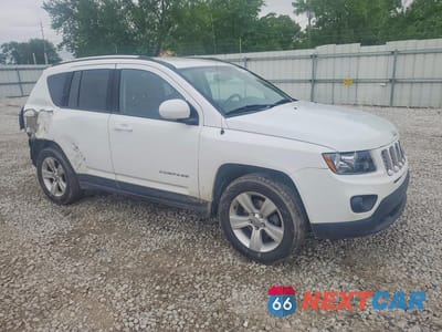Czwarte zdjęcie samochodu z boku: 2014 JEEP COMPASS LATITUDE VIN:1C4NJDEB6ED817171 - miniatura