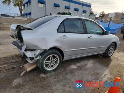 Trzecie zdjęcie samochodu z tyłu: 2005 TOYOTA COROLLA LE VIN:1NXBR32E95Z423812 - miniatura