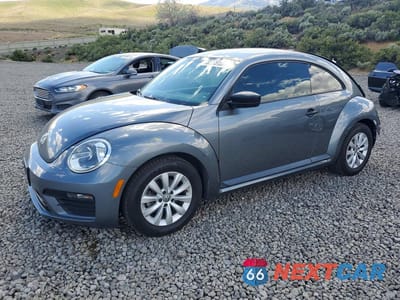2017 VOLKSWAGEN BEETLE 1.8T 3VWF17AT3HM627483 - główne zdjęcie licytacji z USA - miniatura