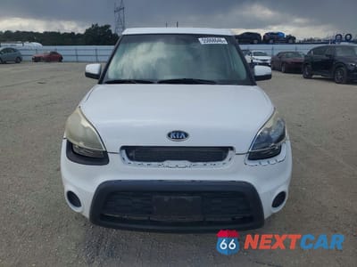 Piąte zdjęcie samochodu w środku: 2012 KIA SOUL + VIN:KNDJT2A6XC7466573 - miniatura