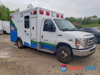 Czwarte zdjęcie samochodu z boku: 2019 FORD ECONOLINE - AMBULANCE VIN:1FDWE3FS2KDC04070 - miniatura