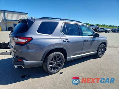 Trzecie zdjęcie samochodu z tyłu: 2025 HONDA PILOT TOURING VIN:5FNYG1H74SB127750 - miniatura