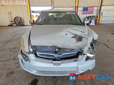 Piąte zdjęcie samochodu w środku: 2005 HONDA ACCORD VIN:1HGCM56425A186197 - miniatura