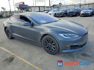 Czwarte zdjęcie samochodu z boku: 2016 TESLA MODEL S VIN:5YJSA1E16GF161090 - miniatura