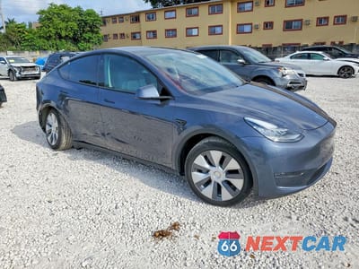 Czwarte zdjęcie samochodu z boku: 2023 TESLA MODEL Y VIN:7SAYGDEE8PA041661 - miniatura