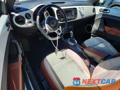 Zdjęcie 8 z 12 samochodu: 2015 VOLKSWAGEN BEETLE 1.8T VIN:3VWF17AT1FM601154 - miniatura