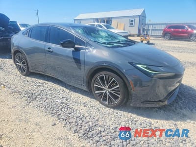 Czwarte zdjęcie samochodu z boku: 2024 TOYOTA PRIUS XLE VIN:JTDADABU1R3011275 - miniatura