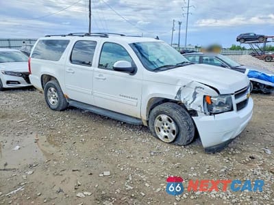 Czwarte zdjęcie samochodu z boku: 2013 CHEVROLET SUBURBAN K1500 LT VIN:1GNSKJE7XDR243743 - miniatura