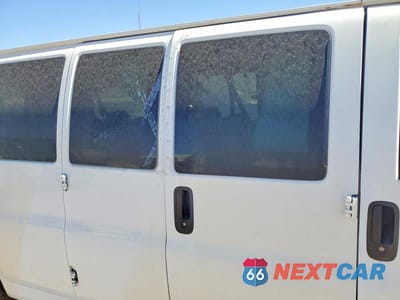 Zdjęcie 9 z 10 samochodu: 2020 CHEVROLET EXPRESS G3500 LS 6.0L V8 PASSENGER VIN:1GAZGNFG8L1251425 - miniatura