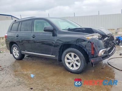 Czwarte zdjęcie samochodu z boku: 2013 TOYOTA HIGHLANDER SE VIN:5TDZK3EHXDS136186 - miniatura