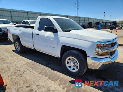 Czwarte zdjęcie samochodu z boku: 2018 CHEVROLET SILVERADO C1500 VIN:1GCNCNEC1JZ907012 - miniatura