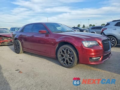 Czwarte zdjęcie samochodu z boku: 2018 CHRYSLER 300 S VIN:2C3CCAGG8JH302358 - miniatura