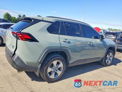 Trzecie zdjęcie samochodu z tyłu: 2019 TOYOTA RAV4 XLE VIN:2T3P1RFV0KW039558 - miniatura