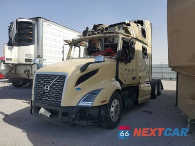 Drugie zdjęcie samochodu z przodu: 2020 VOLVO VN VNL - SEMI TRUCK VIN:4V4NC9EH8LN249447 - miniatura