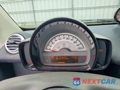 Zdjęcie 9 z 12 samochodu: 2014 SMART FORTWO VIN:WMEEJ9AA4EK787658 - miniatura