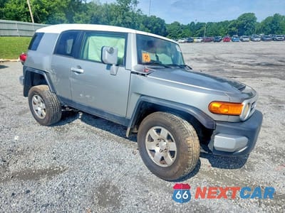 Czwarte zdjęcie samochodu z boku: 2010 TOYOTA FJ CRUISER BASE VIN:JTEBU4BF0AK071786 - miniatura