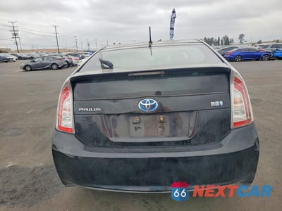 Zdjęcie 6 z 12 samochodu: 2015 TOYOTA PRIUS TWO VIN:JTDKN3DU9F0407235 - miniatura