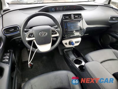 Zdjęcie 8 z 12 samochodu: 2017 TOYOTA PRIUS THREE TOURING VIN:JTDKARFUXH3048331 - miniatura