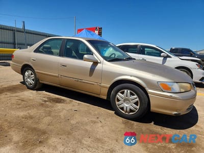 Czwarte zdjęcie samochodu z boku: 2000 TOYOTA CAMRY LE VIN:JT2BG22K2Y0395768 - miniatura