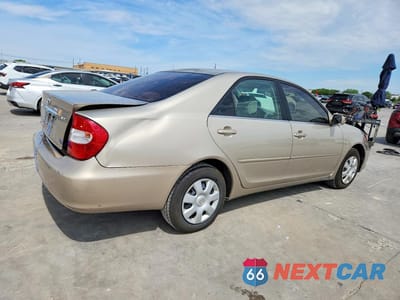 Trzecie zdjęcie samochodu z tyłu: 2004 TOYOTA CAMRY STANDARD VIN:4T1BE32K04U924541 - miniatura