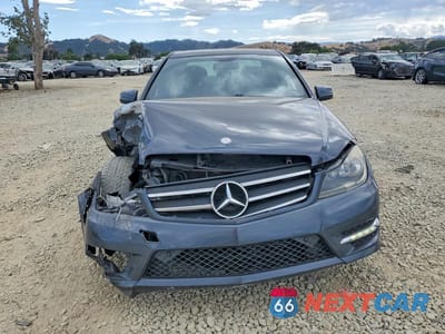 Piąte zdjęcie samochodu w środku: 2013 MERCEDES-BENZ C 250 VIN:WDDGF4HB6DA865071 - miniatura