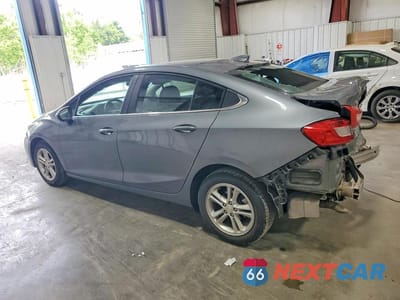 Drugie zdjęcie samochodu z przodu: 2018 CHEVROLET CRUZE LT VIN:1G1BH5SE1J7140129 - miniatura