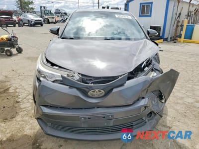 Piąte zdjęcie samochodu w środku: 2018 TOYOTA C-HR XLE VIN:NMTKHMBX1JR030026 - miniatura