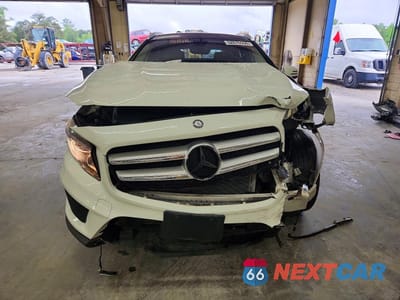 Piąte zdjęcie samochodu w środku: 2015 MERCEDES-BENZ GLA 250 4MATIC VIN:WDCTG4GB4FJ088202 - miniatura