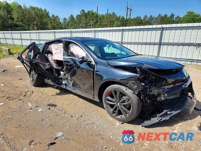 Czwarte zdjęcie samochodu z boku: 2018 CHEVROLET MALIBU LT VIN:1G1ZD5ST4JF249473 - miniatura