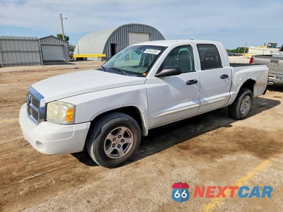 2005 DODGE DAKOTA QUAD LARAMIE 1D7HE58N75S138556 - główne zdjęcie licytacji z USA - miniatura