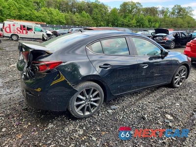 Trzecie zdjęcie samochodu z tyłu: 2018 MAZDA 3 TOURING VIN:3MZBN1V30JM270313 - miniatura