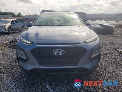 Piąte zdjęcie samochodu w środku: 2018 HYUNDAI KONA SE VIN:KM8K12AAXJU102825 - miniatura