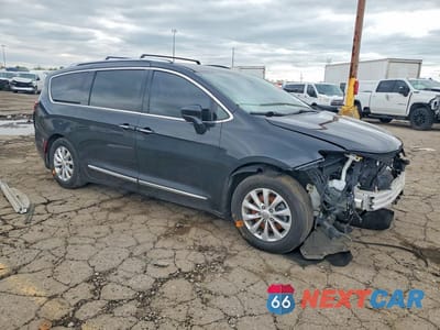 Czwarte zdjęcie samochodu z boku: 2019 CHRYSLER PACIFICA TOURING L VIN:2C4RC1BGXKR526207 - miniatura