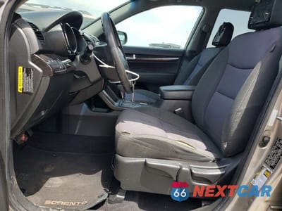 Zdjęcie 7 z 13 samochodu: 2012 KIA SORENTO LX VIN:5XYKT3A11CG279823 - miniatura