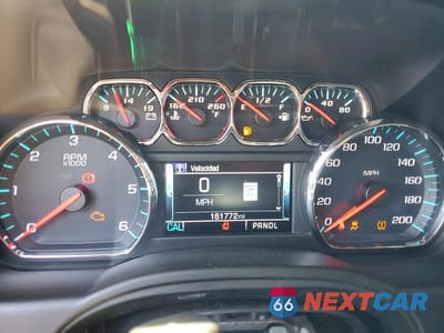 Zdjęcie 9 z 13 samochodu: 2018 CHEVROLET SUBURBAN K1500 LT VIN:1GNSKHKC5JR253389 - miniatura