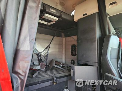 Zdjęcie 6 z 10 samochodu: 2019 FREIGHTLINER CASCADIA 1 VIN:3AKJHHDR0KSJX0944 - miniatura