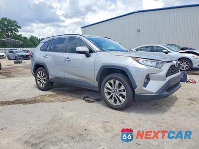 Czwarte zdjęcie samochodu z boku: 2021 TOYOTA RAV4 XLE PREMIUM VIN:2T3A1RFVXMW143600 - miniatura