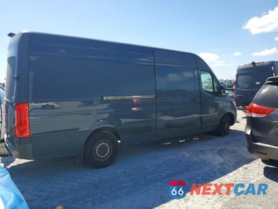 Trzecie zdjęcie samochodu z tyłu: 2019 MERCEDES BENZ SPRINTER 2500 DELIVERY VAN VIN:WD4PF1CD9KP146690 - miniatura