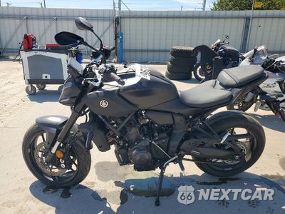 Trzecie zdjęcie samochodu z tyłu: 2025 YAMAHA MTN690 VIN:JYARM48E4SA003589 - miniatura