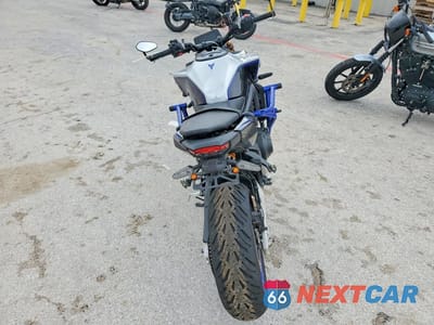 Czwarte zdjęcie samochodu z boku: 2024 YAMAHA MT09 SP VIN:JYARN95E5RA000581 - miniatura