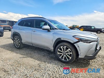 Czwarte zdjęcie samochodu z boku: 2023 TOYOTA COROLLA CROSS XLE VIN:7MUDAABG8PV048146 - miniatura