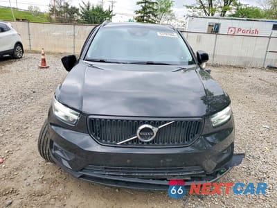 Piąte zdjęcie samochodu w środku: 2020 VOLVO XC40 T5 MOMENTUM VIN:YV4162UK1L2283136 - miniatura