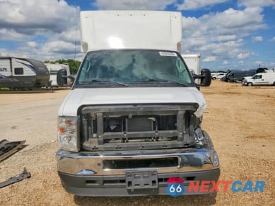 Piąte zdjęcie samochodu w środku: 2021 FORD E350 DELIVERY TRUCK VIN:1FDWE3FN4MDC28738 - miniatura