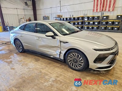 Czwarte zdjęcie samochodu z boku: 2025 HYUNDAI SONATA HYBRID SEL VIN:KMHL34JJ1SA105061 - miniatura